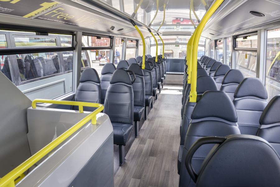 Интерьер Alexander Dennis Enviro400 City 2016 года  (фото 4 из 12)